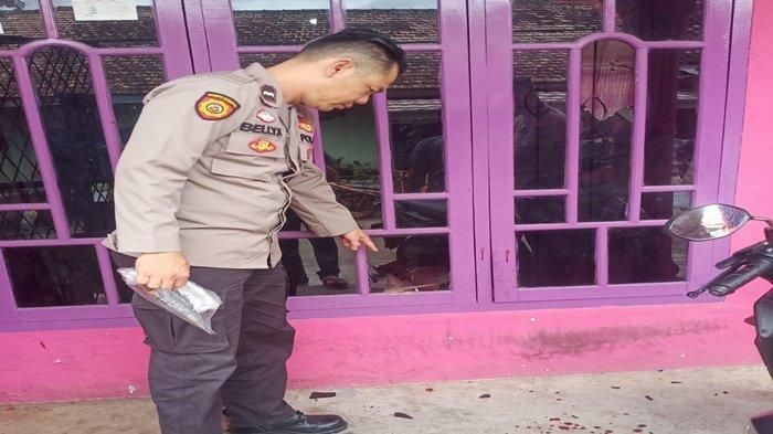 Anak Saling Ejek, Ayah Turun Tangan Menikam Tiga Orang Secara Membabi Buta